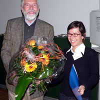 Dr. Gerd von Unruh gratuliert Dr. Sonja Keel zum Isotopenpreis 2007