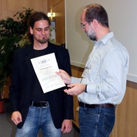 Einer von zwei ASI-Vortragspreisen 2009 geht an Bernard Chapligin - Gratulation durch Matthias Gehre