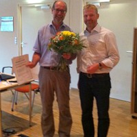 Dr. Matthias Gehre gratuliert Dr. Ansgar Kahmen zum Isotopenpreis 2012